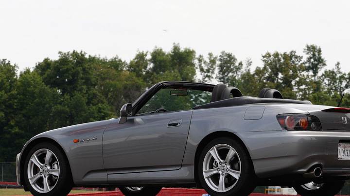 Side Pose Of Honda S2000 2009 In Grey